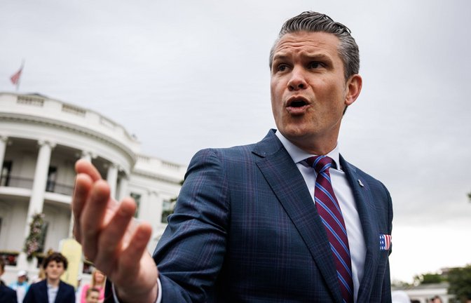 Gerät politisch in der Chat-Affäre  immer mehr unter Druck: US-Verteidigungsminister Pete Hegseth.<span class='image-autor'>Foto: imago//CNP/AdMedia</span>