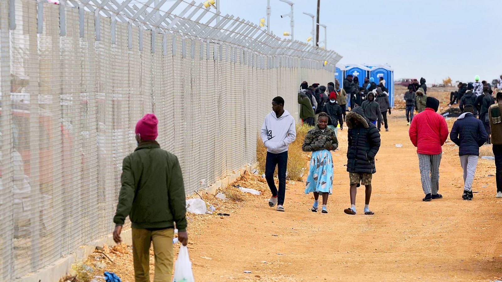 Flüchtlinge auf Zypern, die auf ein Asylverfahren warten.Foto: dpa/Petros Karadjias Flüchtlinge auf Zypern, die auf ein Asylverfahren warten.Foto: dpa/Petros Karadjias