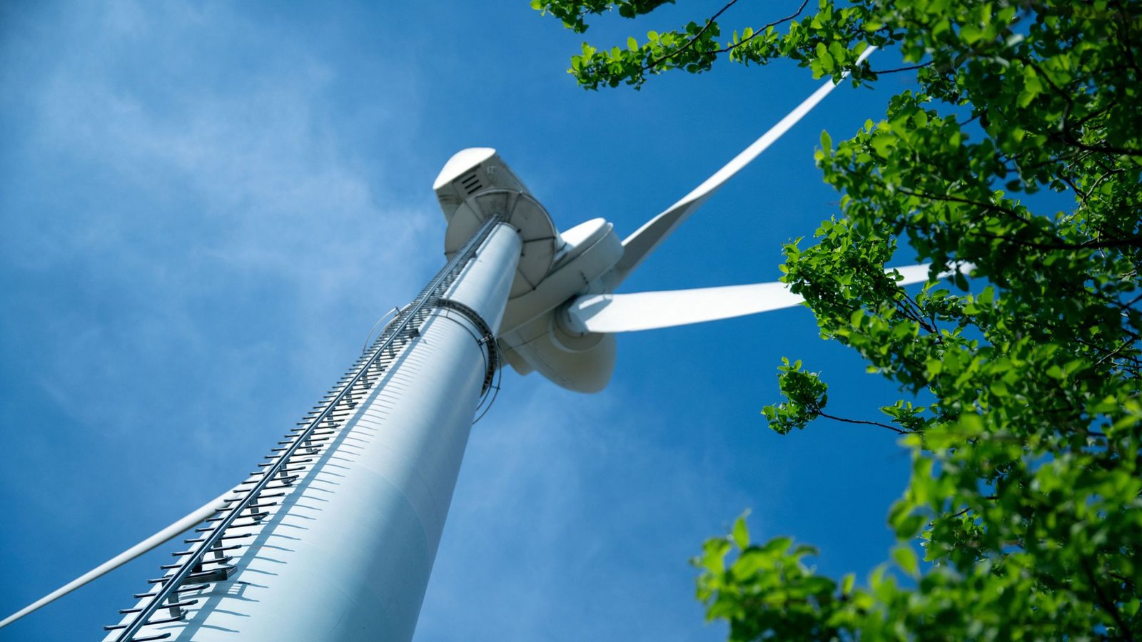 Mühsam nimmt der Windkraftausbau im Land Gestalt an. Doch noch bevor der Knoten platzen kann, befürchten Verbände, dass bundespolitische Bewertungen dem Südwesten zum Nachteil gereichen könnten.Foto: Pia Bayer/dpa Mühsam nimmt der Windkraftausbau im Land Gestalt an. Doch noch bevor der Knoten platzen kann, befürchten Verbände, dass bundespolitische Bewertungen dem Südwesten zum Nachteil gereichen könnten.Foto: Pia Bayer/dpa