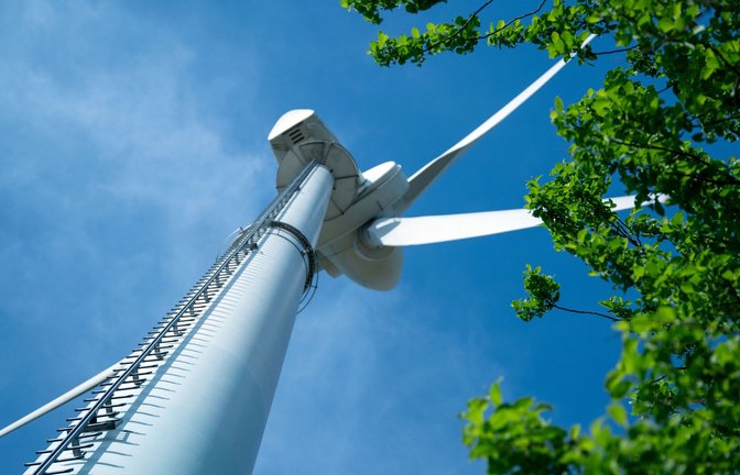 Mühsam nimmt der Windkraftausbau im Land Gestalt an. Doch noch bevor der Knoten platzen kann, befürchten Verbände, dass bundespolitische Bewertungen dem Südwesten zum Nachteil gereichen könnten.<span class='image-autor'>Foto: Pia Bayer/dpa</span>