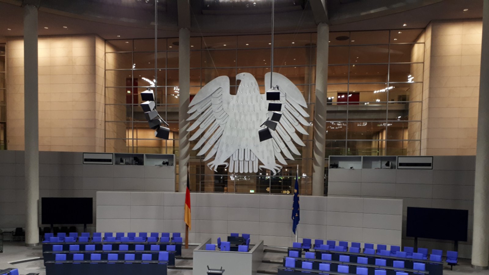 Der Bundestag wird kleiner.Foto: Matthias Wehnert / shutterstock.com Der Bundestag wird kleiner.Foto: Matthias Wehnert / shutterstock.com