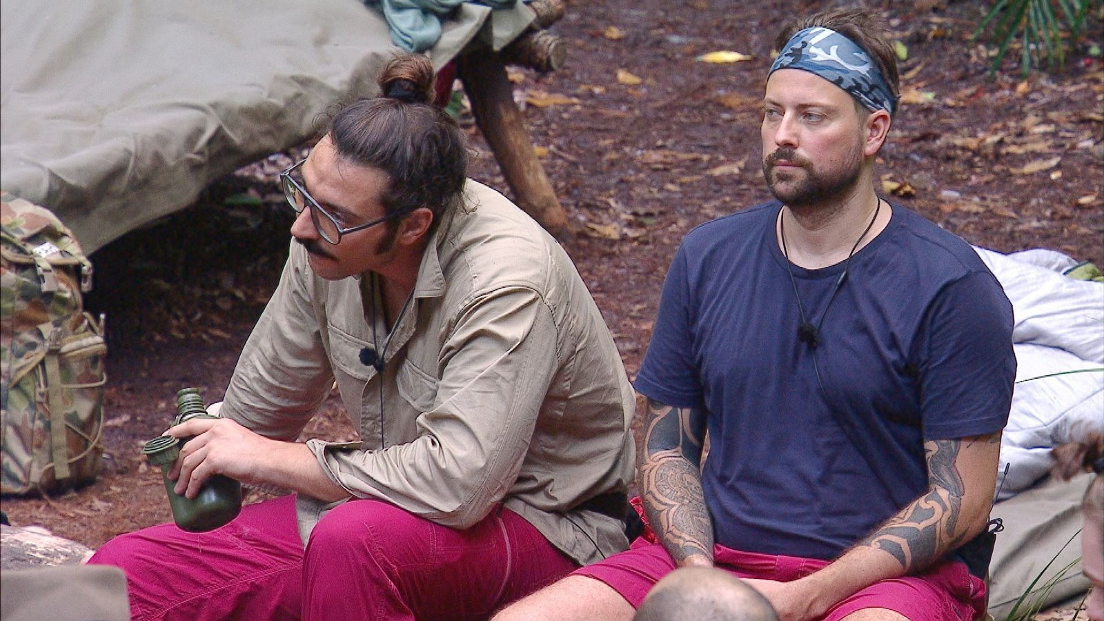 Ziemlich angefressen, weil sie kein bisschen Pizza abbekommen haben: Fabio (links) und Felix.Foto: RTL/Tag 10