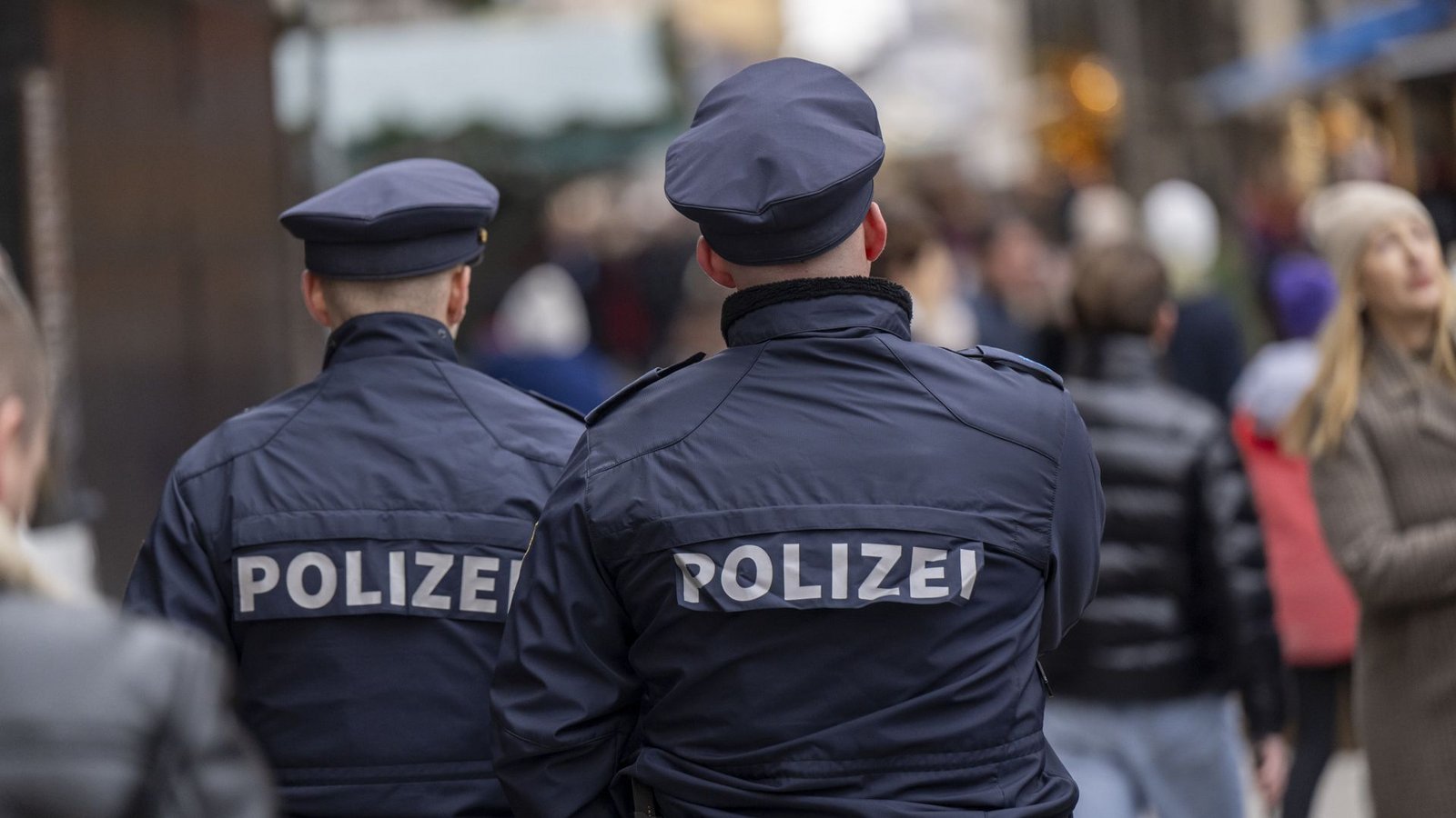 Bundesweit wurde die Polizei zu mehr als 360 Einsätzen gerufen. (Symbolbild)Foto: dpa/Peter Kneffel Bundesweit wurde die Polizei zu mehr als 360 Einsätzen gerufen. (Symbolbild)Foto: dpa/Peter Kneffel