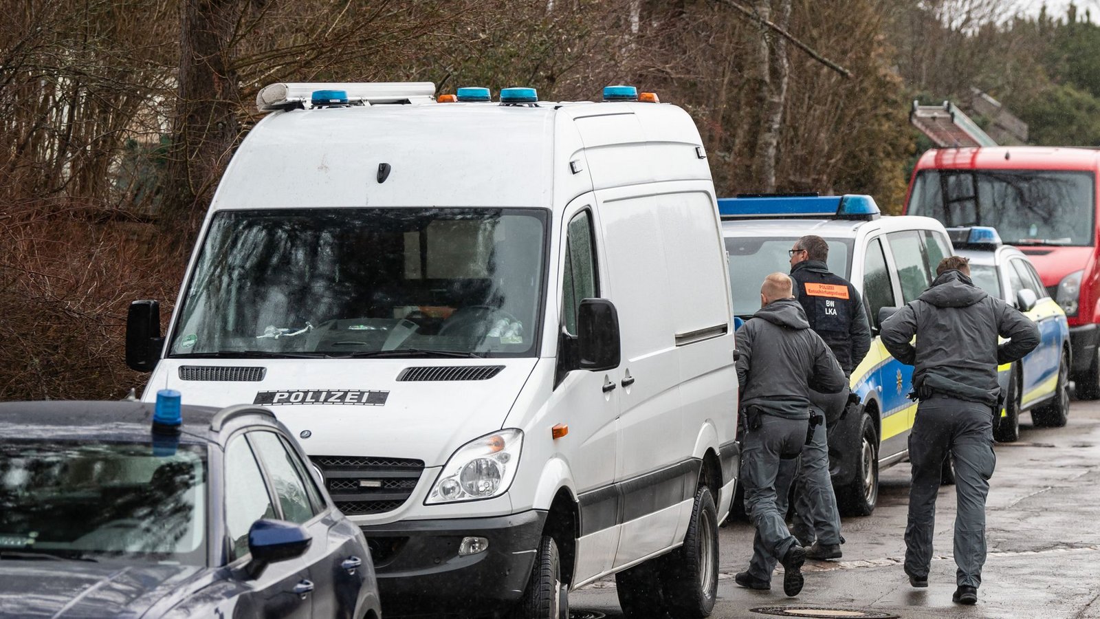 Bei dem Großeinsatz wurden nicht nur Waffen gefunden, sondern auch noch Zündvorrichtungen.Foto: dpa/Silas Stein Bei dem Großeinsatz wurden nicht nur Waffen gefunden, sondern auch noch Zündvorrichtungen.Foto: dpa/Silas Stein