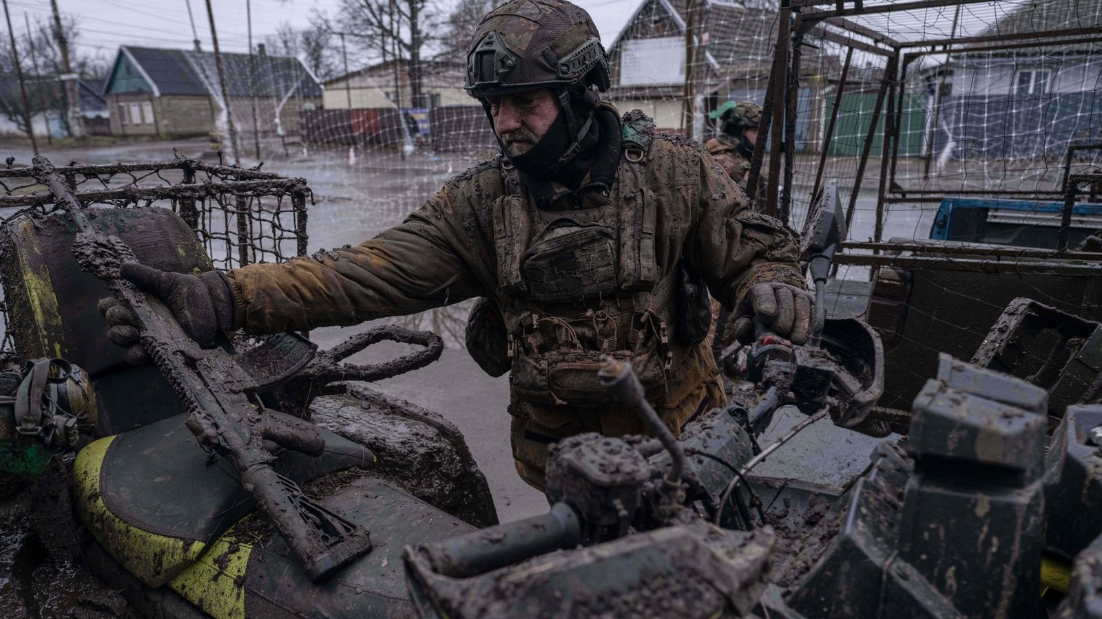 Ein milliardenschweres EU-Darlehen soll der Ukraine die Fortsetzung des Abwehrkampfes gegen Russland ermöglichen. (Archivbild)Foto: Iryna Rybakova/Ukrainian 93rd Mechanized brigade/AP/dpa