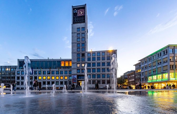 Das Rathaus in Stuttgart - was wird hier verdient?<span class='image-autor'>Foto: IMAGO / Arnulf Hettrich</span>