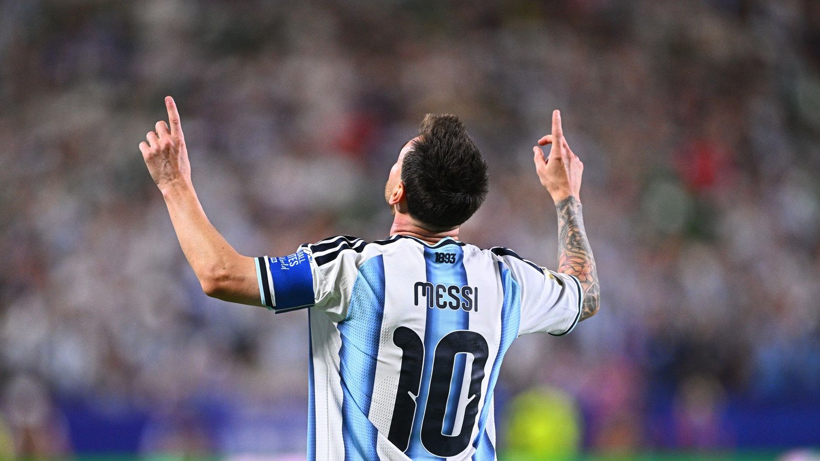 Lionel Messi aus Argentinien jubelt über seinen zweiten Treffer zum 2:0 bei der WM gegen Algerien.Foto: Tom Weller/dpa