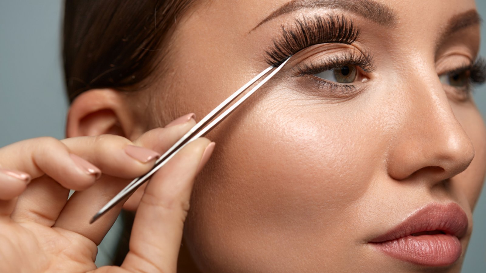 Sorgen für einen extravaganten Augenaufschlag: Falsche Wimpern.Foto: puhhha / shutterstock.com Sorgen für einen extravaganten Augenaufschlag: Falsche Wimpern.Foto: puhhha / shutterstock.com