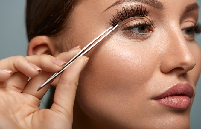 Sorgen für einen extravaganten Augenaufschlag: Falsche Wimpern.<span class='image-autor'>Foto: puhhha / shutterstock.com</span>