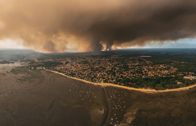 Nördlicher der Bucht von Arcachon haben in den vergangenen Tagen riesige Feuer gewütet.<span class='image-autor'>IMAGO/ABACAPRESS</span>