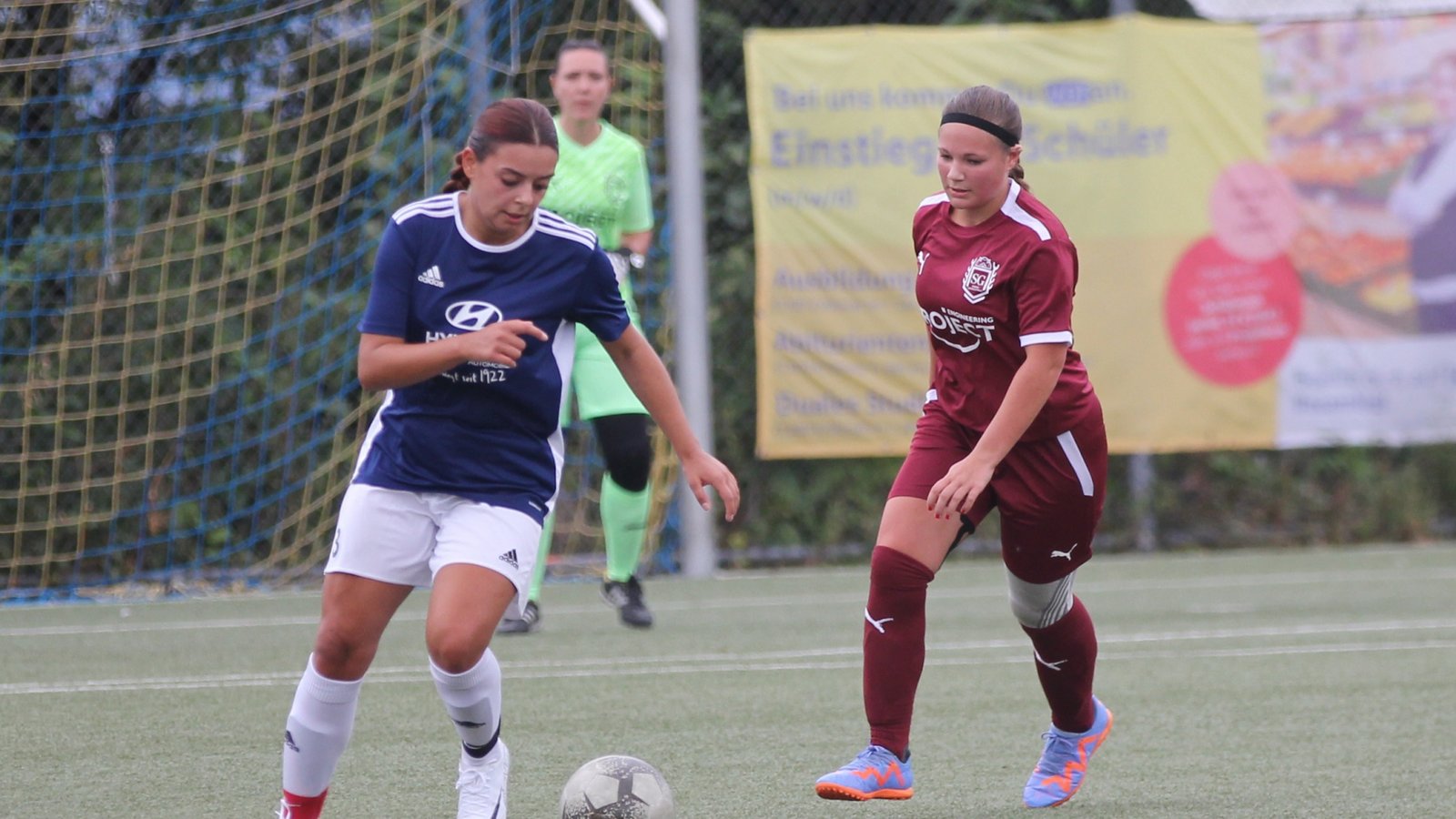 Coline Mitschele (rechts) hat mit der SGM Roßwag/Großglattbach den Einzug in die nächste Runde des Fußball-Bezirkspokals geschafft. Foto: Archiv/Dittrich Coline Mitschele (rechts) hat mit der SGM Roßwag/Großglattbach den Einzug in die nächste Runde des Fußball-Bezirkspokals geschafft. Foto: Archiv/Dittrich