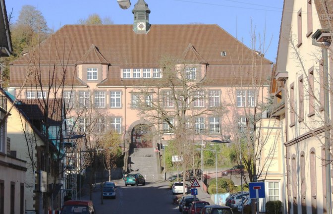 Für Elterntaxis ist im neuen Schuljahr die Zufahrt zum Schulcampus untersagt. <span class='image-autor'>Foto: pv</span>