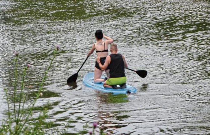 Kleine Ausfahrt auf der Enz bei Vaihingen. Doch Achtung: Die Durchfahrt unter der Brückenbaustelle am Unteren Egelsee ist verboten und der Einstieg auf Freibadhöhe ist gesperrt.  Foto: Arning