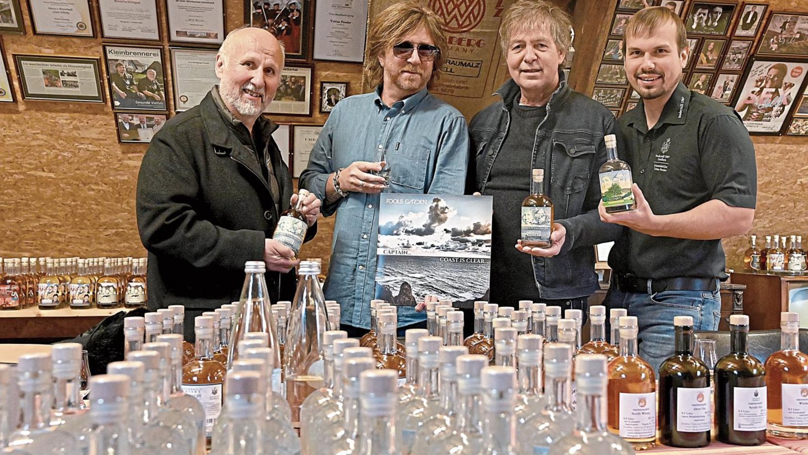 Whisky- und Gin-Editiion aus Sersheim: von links Wolfgang Fessler, Volker Hinkel, Peter Freudenthaler und Tobias Fessler. Foto: Kuhnle