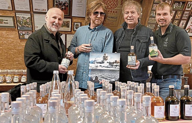 Whisky- und Gin-Editiion aus Sersheim: von links Wolfgang Fessler, Volker Hinkel, Peter Freudenthaler und Tobias Fessler. Foto: Kuhnle