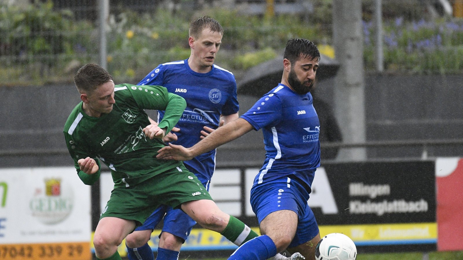 Für den SV Illingen (rechts Emre Tuzluca) kommt es im Kampf um den Klassenerhalt auf jeden Punkt an. Foto: Leitner