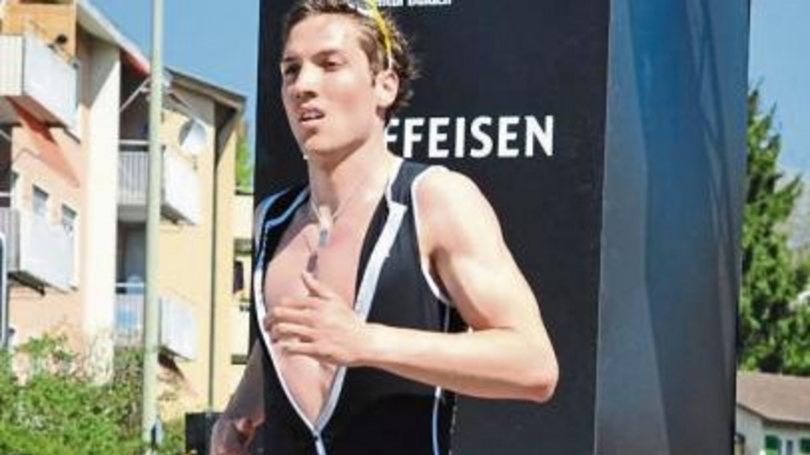 Abgekämpft, aber glücklich: Der Auricher Martin Diebold hat beim internationalen Walliseller Triathlon seinen ersten Profiwettkampf bestritten. Foto: privat Abgekämpft, aber glücklich: Der Auricher Martin Diebold hat beim internationalen Walliseller Triathlon seinen ersten Profiwettkampf bestritten. Foto: privat