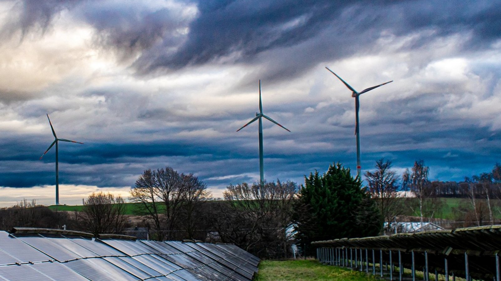 So ähnlich könnte es eines Tages auf dem Weitfeld aussehen. Den Stadtteilausschuss betrifft aber nur der Windpark. Archivfoto: Pixabay So ähnlich könnte es eines Tages auf dem Weitfeld aussehen. Den Stadtteilausschuss betrifft aber nur der Windpark. Archivfoto: Pixabay