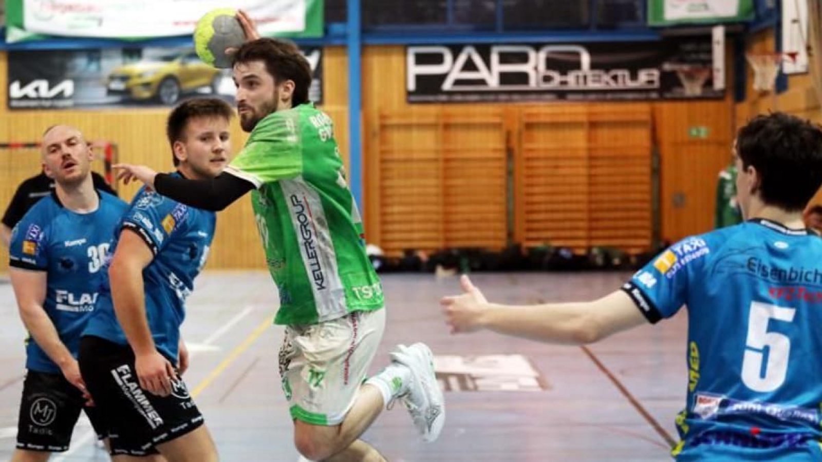 Im Spiel gegen die Spvgg Mössingen im Februar war Florian Ruoff (Mi.) noch für die TSF Ditzingen am Ball - nun ist er im Handball-Ruhestand.Andreas Gorr Im Spiel gegen die Spvgg Mössingen im Februar war Florian Ruoff (Mi.) noch für die TSF Ditzingen am Ball - nun ist er im Handball-Ruhestand.Andreas Gorr
