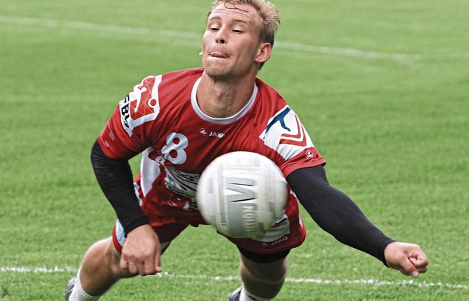 Daniel Wörsinger (Foto) und die TVV-Abwehrspieler bekommen es mit einem der besten deutschen Angreifer zu tun, wenn er in Form ist: Rosenheims Steve Schmutzler. Foto: Nachreiner