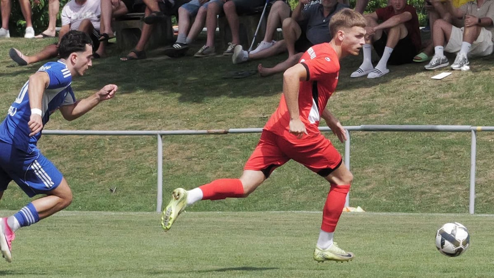 Im Derby beim TSV Bernhausen müssen die Weilimdorfer auf Roman Kasiar (rechts) verzichten. Der Offensivspieler ist erkrankt und fällt laut Trainer Oliver Stierle für einen noch unbestimmten Zeitraum aus.Günter E. Bergmann Im Derby beim TSV Bernhausen müssen die Weilimdorfer auf Roman Kasiar (rechts) verzichten. Der Offensivspieler ist erkrankt und fällt laut Trainer Oliver Stierle für einen noch unbestimmten Zeitraum aus.Günter E. Bergmann