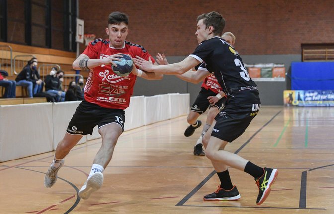 Auf Louis Engel (links) und die Handballer des HC Metter-Enz kommt vor allem in der Abwehr viel Arbeit bei HB Ludwigsburg II zu. <span class='image-autor'>Foto: Leitner</span>