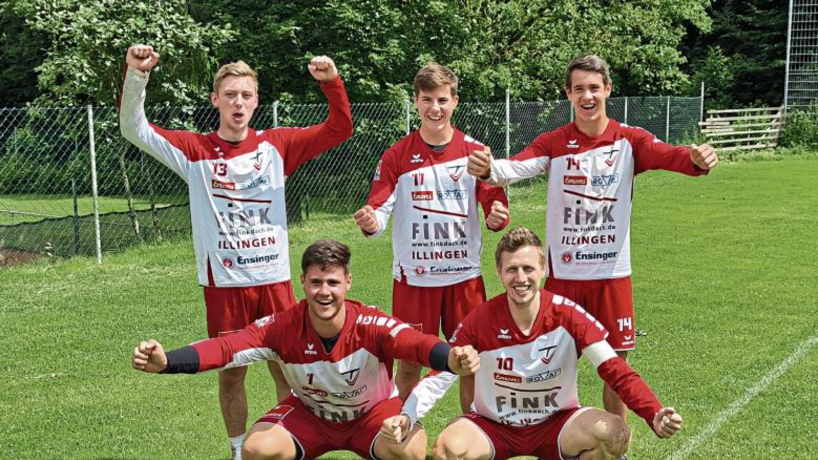 Bejubeln den Meistertitel in der Faustball-Schwabenliga: (von links) Maximilian Zöhrer, Michael Knodel, Paul Jantzen, Jan Bontrup und Andreas Knodel vom TV Vaihingen II Foto: privat Bejubeln den Meistertitel in der Faustball-Schwabenliga: (von links) Maximilian Zöhrer, Michael Knodel, Paul Jantzen, Jan Bontrup und Andreas Knodel vom TV Vaihingen II Foto: privat