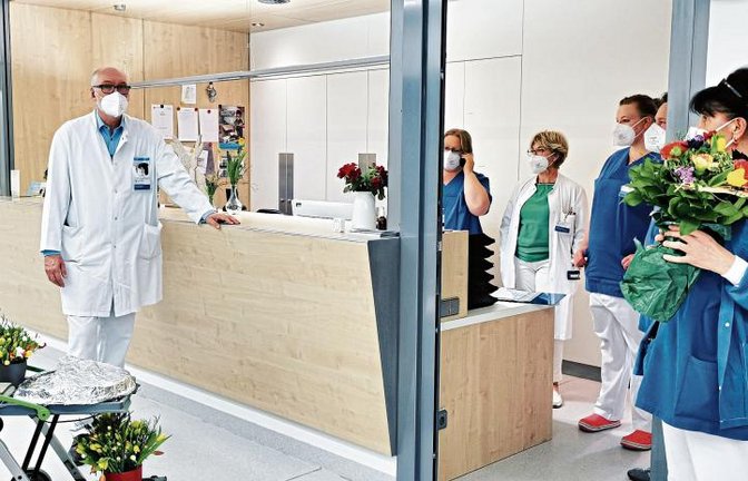 Professor Dr. Karel Caca, Ärztlicher Direktor der Klinik für Innere Medizin, Gastroenterologie, Hämato-Onkologie, Pneumologie, Diabetologie und Infektiologie im RKH-Klinikum Ludwigsburg und stellvertretender Vorstand des Förderverein Palliativmedizin Ludwigsburg , gratulierte zum Jubiläum der Palliativstation.  Foto: RKH