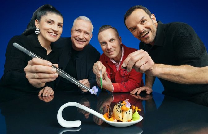Elif Oskan, Alexander Herrmann, Tim Raue und Steffen Henssler sind wieder in der "The Taste"-Jury.<span class='image-autor'>Joyn/Marina Geckeler</span>