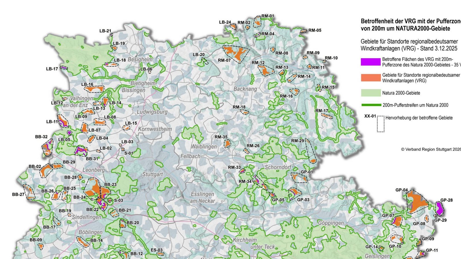 Von knapp 90 Vorrangflächen für Windräder in der Region Stuttgart müssen jetzt 33 noch einmal überprüft werden, weil sie zu nah an Natura-2000-Gebieten liegen. In der Karte sind Überlappungen der betroffenen Standorte lila gekennzeichnet. Grafik: Verband Region Stuttgart
