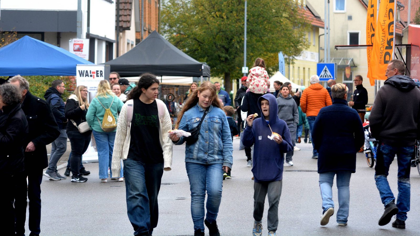 Trotz des ungemütlichen Wetters sind die Illinger Open am Sonntag gut besucht. Fotos: Stahlfeld Trotz des ungemütlichen Wetters sind die Illinger Open am Sonntag gut besucht. Fotos: Stahlfeld