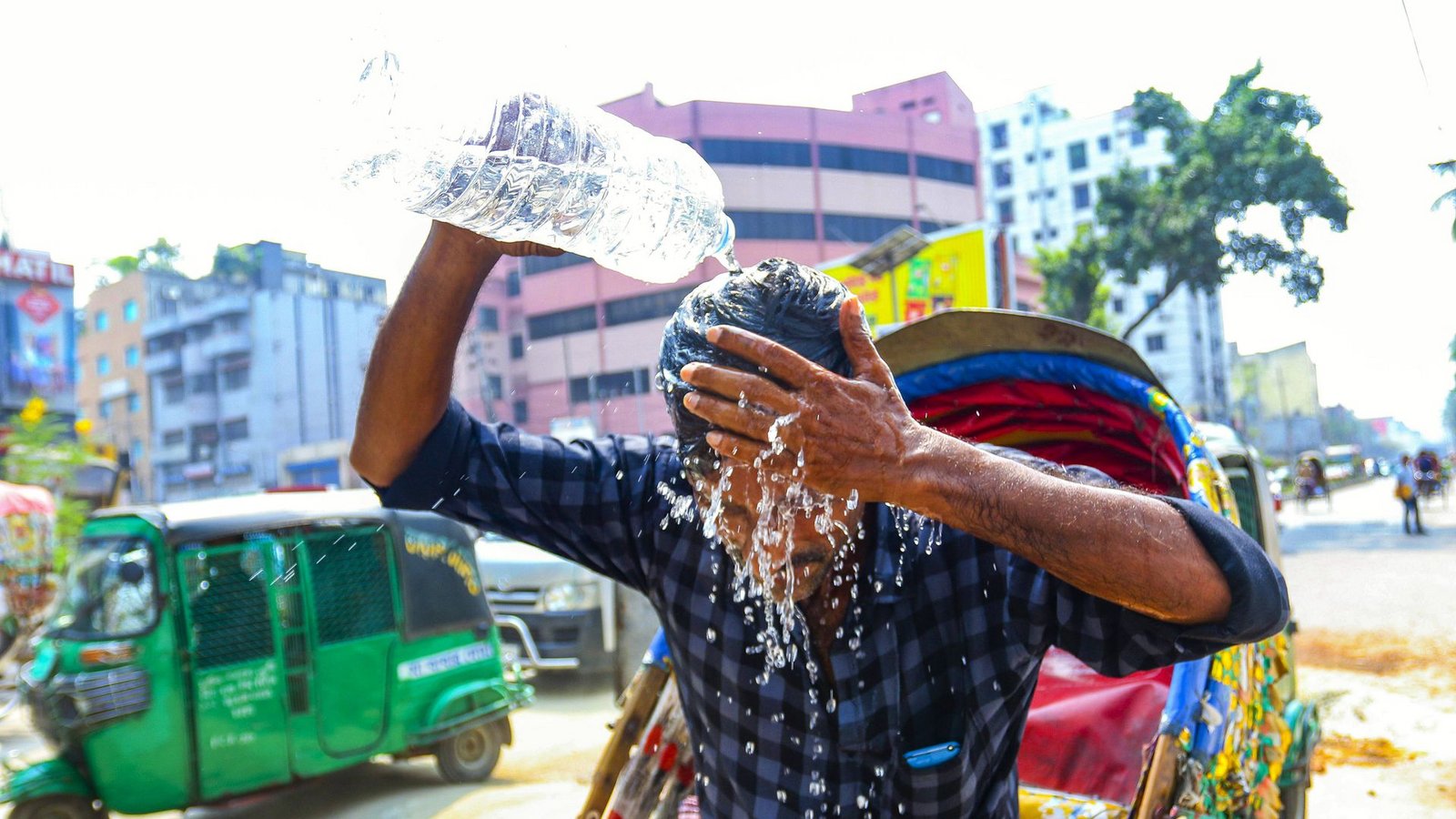 Wie hier in Bangladesch herrscht in vielen Ländern Südostasiens derzeit eine abnorme Hitzewelle.Foto: Imago/aal.Photo