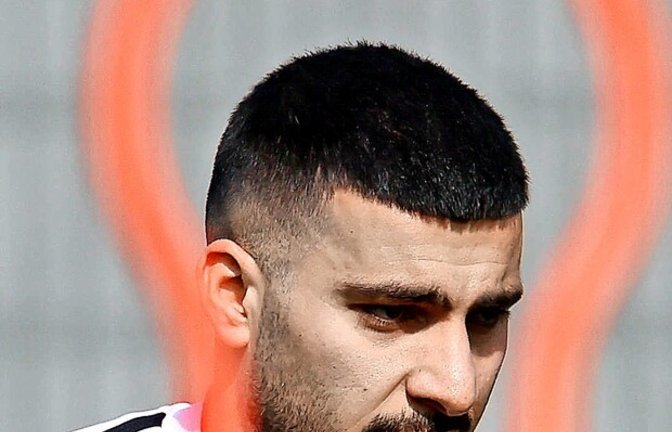 Stürmer Deniz Undav braucht sich hinter niemandem zu verstecken<span class='image-autor'>Foto: imago/DeFodi Images</span>