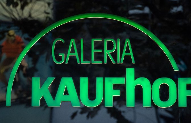 Das Logo der Warenhauskette Galeria Kaufhof ist an einer Filiale zu sehen.<span class='image-autor'>Foto: Marijan Murat/dpa</span>