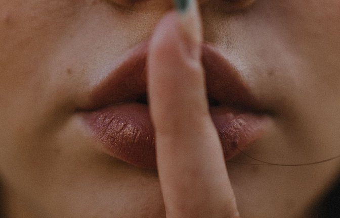 86 Prozent der Deutschen glauben, dass man sich in eine Stimme verlieben kann.<span class='image-autor'>Foto: Unsplash/Malik Skydsgaard</span>
