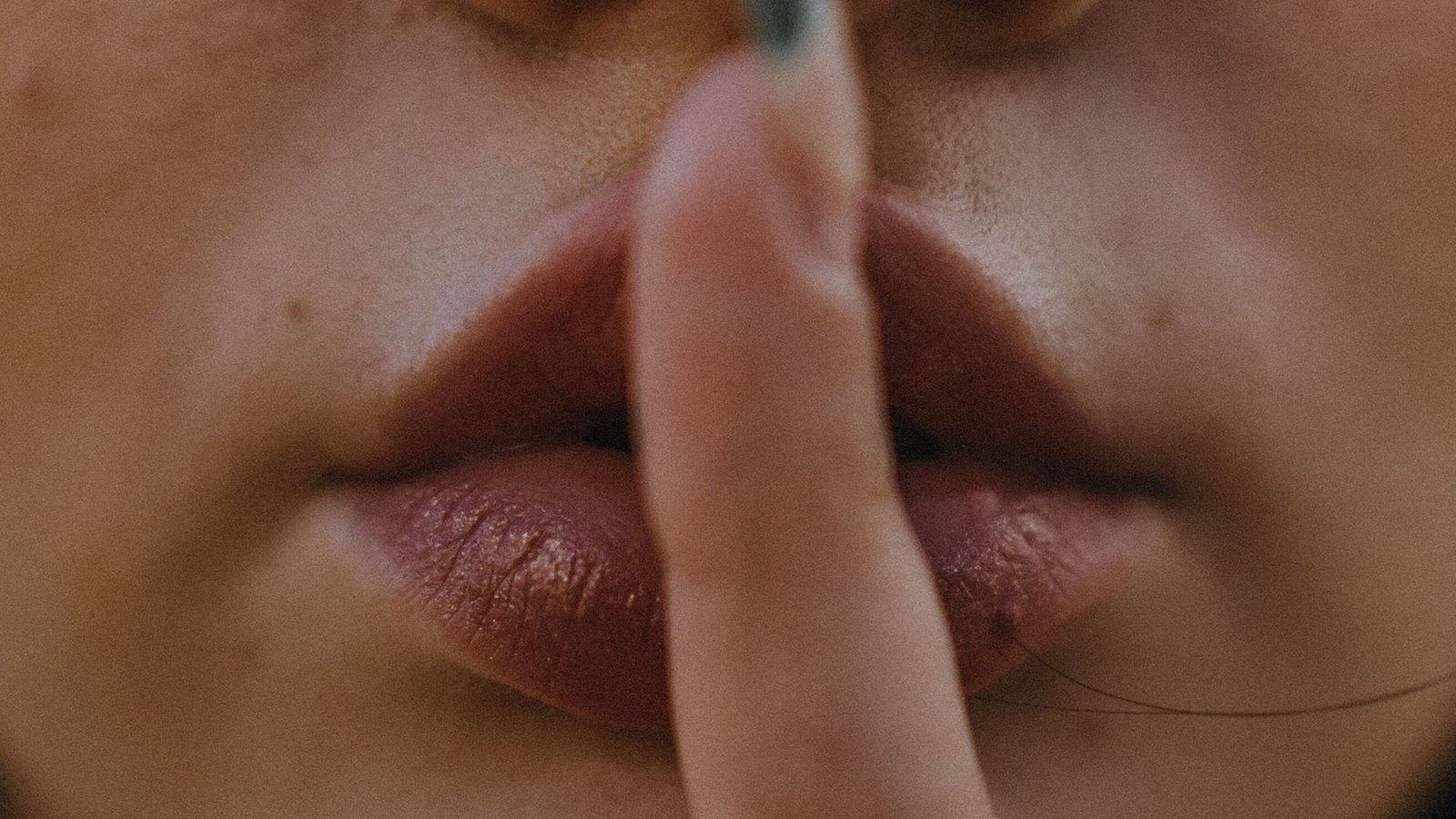 86 Prozent der Deutschen glauben, dass man sich in eine Stimme verlieben kann.Foto: Unsplash/Malik Skydsgaard 86 Prozent der Deutschen glauben, dass man sich in eine Stimme verlieben kann.Foto: Unsplash/Malik Skydsgaard