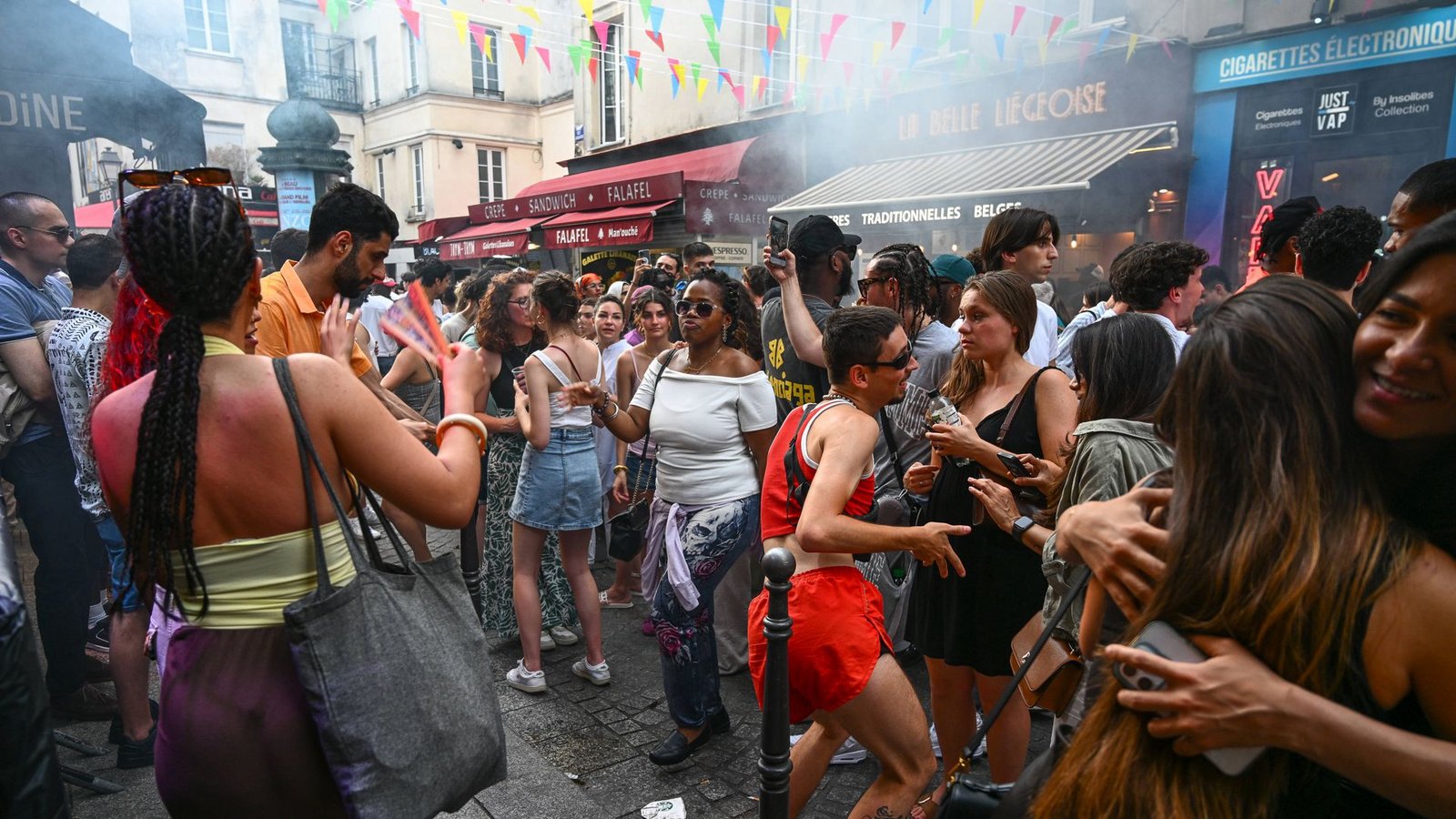 Insgesamt 145 Frauen meldeten beim Fête de la Musique in Frankreich Angriffe mit Spritzen oder Nadeln, 21 davon in Paris, weil sie mit einer Spritze gestochen worden waren.Foto: Imago/Le Pictorium Insgesamt 145 Frauen meldeten beim Fête de la Musique in Frankreich Angriffe mit Spritzen oder Nadeln, 21 davon in Paris, weil sie mit einer Spritze gestochen worden waren.Foto: Imago/Le Pictorium
