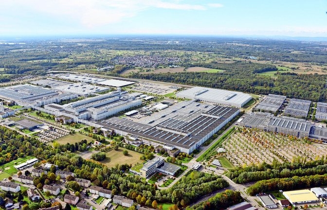 „In Rastatt steht die Festung, in Mannheim die Fabrik“, heißt es im Badnerlied. Beim Blick auf das Rastatter Mercedes-Werk könnte man daran aber zweifeln.<span class='image-autor'>Foto: dpa/Uli Deck</span>