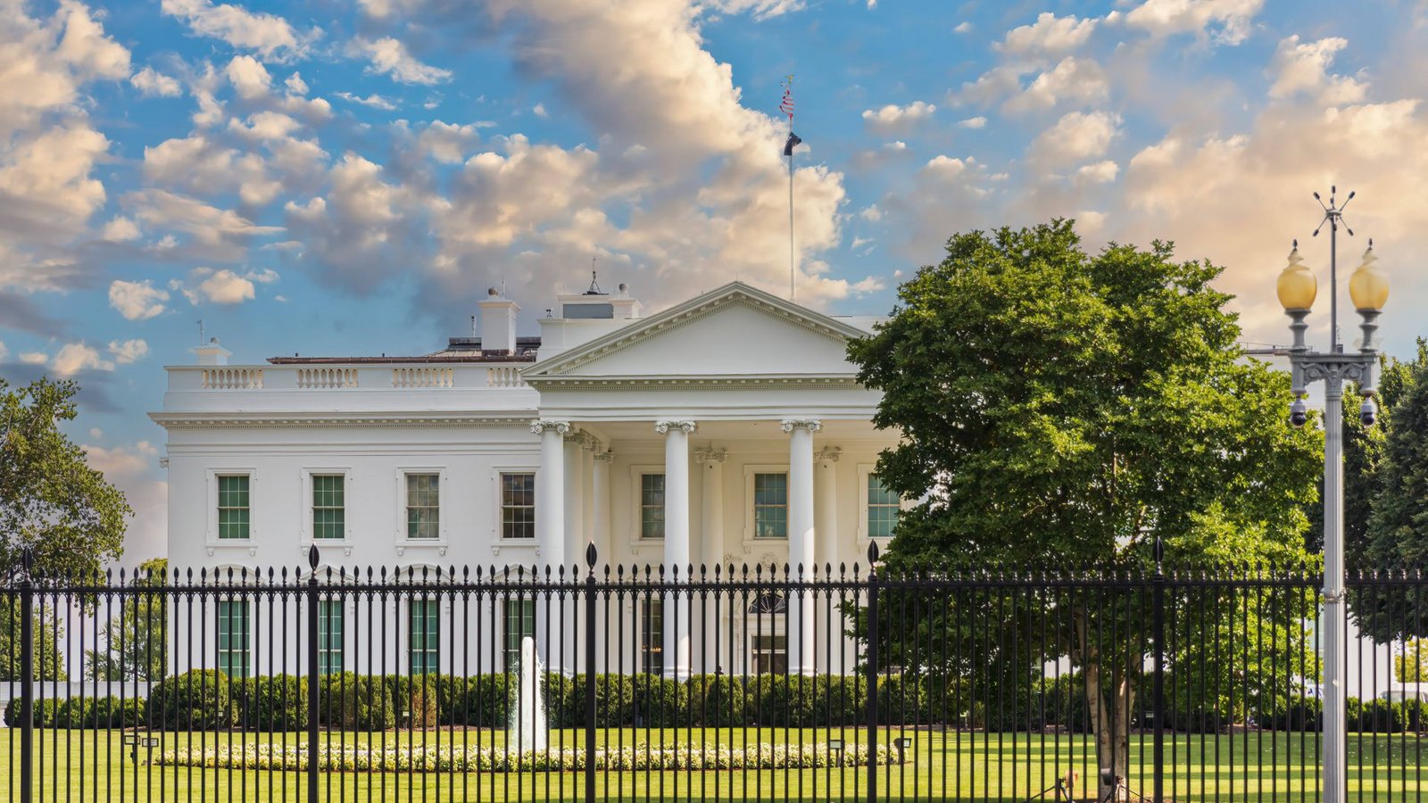 Die Schaltzentrale der Macht in den USA: Das Weiße Haus in Washington.Foto: Imago/Christian Offenberg