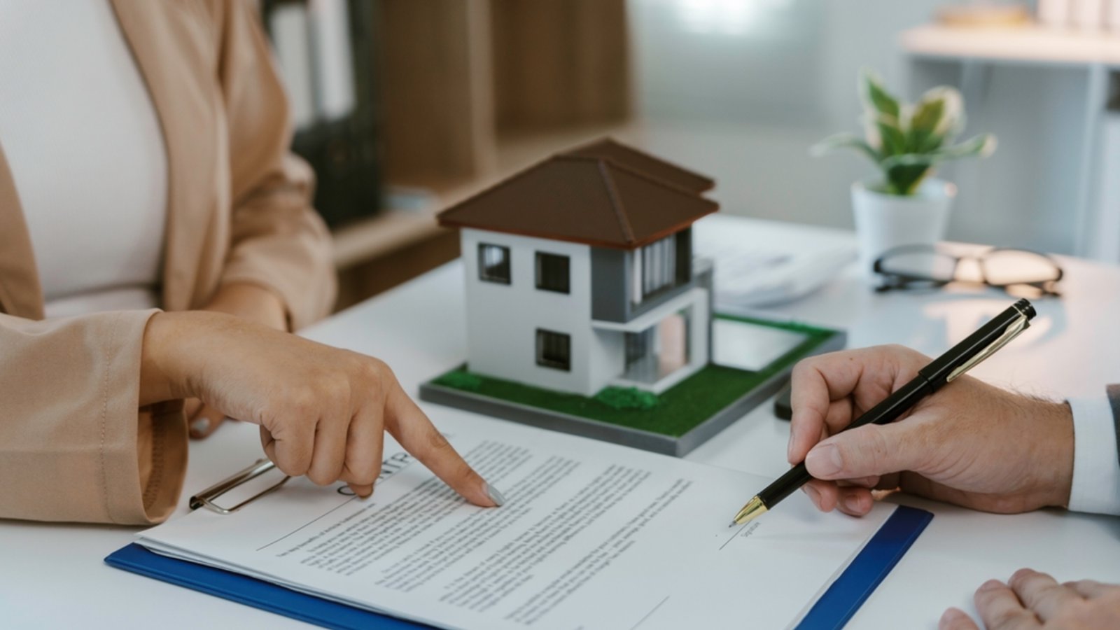 Was passiert gerade mit den Bauzinsen?Foto: Premreuthai / shutterstock.com Was passiert gerade mit den Bauzinsen?Foto: Premreuthai / shutterstock.com