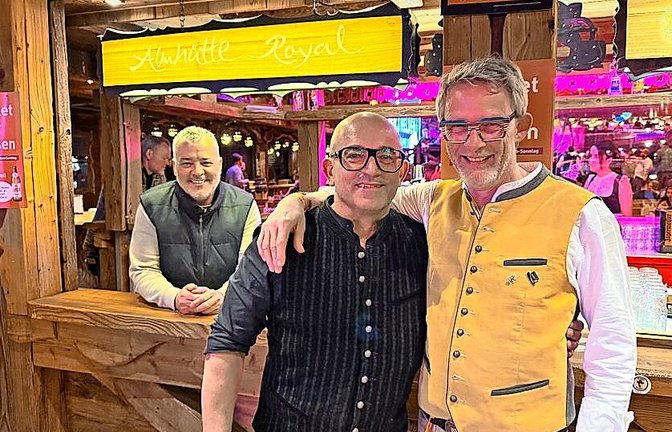 Quasi Wasen-Inventar: Mauro Deidda (Mi.) mit seinem Freund Martin Köder.<span class='image-autor'>Foto: Simoncev</span>
