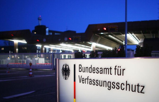 Zentrale des Bundesamtes für Verfassungsschutz in Köln: Die Einschätzungen der Beamten zur AfD können große Auswirkungen haben.<span class='image-autor'>Foto: Oliver Berg/dpa</span>