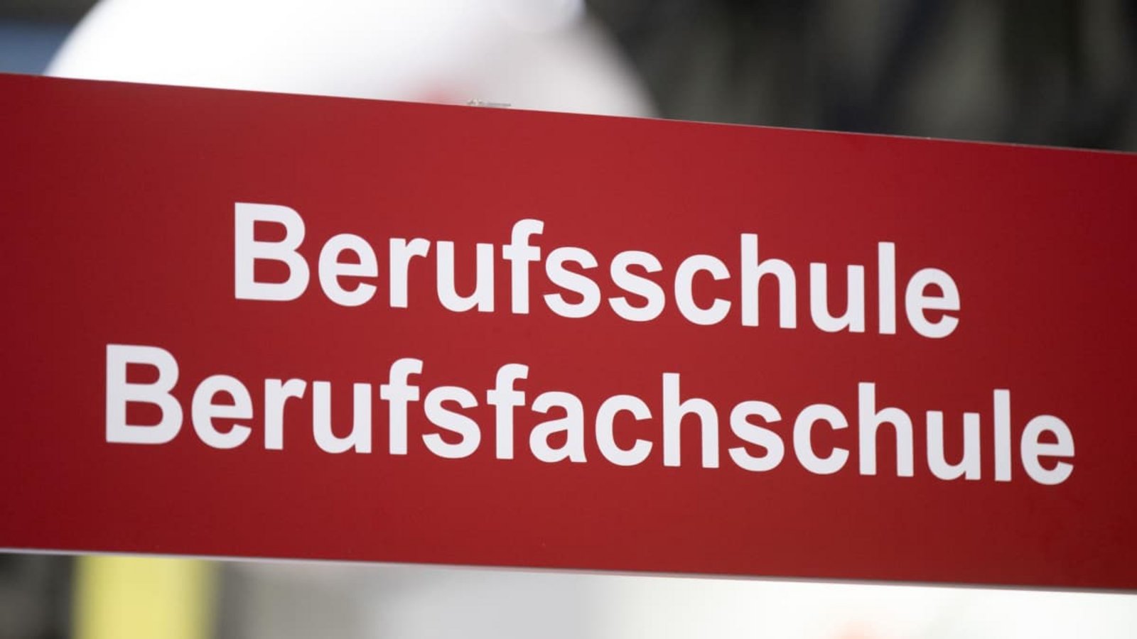 Berufsschullehrer haben mit hoher Arbeitsbelastung zu kämpfen.Sebastian Kahnert/dpa Berufsschullehrer haben mit hoher Arbeitsbelastung zu kämpfen.Sebastian Kahnert/dpa