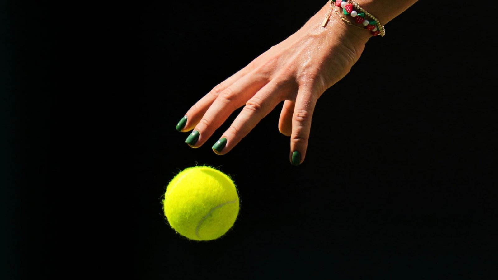 Einem Bericht zufolge will die WTA verpflichtende Geschlechtstests einführen. (Archivbild)Kin Cheung/AP/dpa Einem Bericht zufolge will die WTA verpflichtende Geschlechtstests einführen. (Archivbild)Kin Cheung/AP/dpa