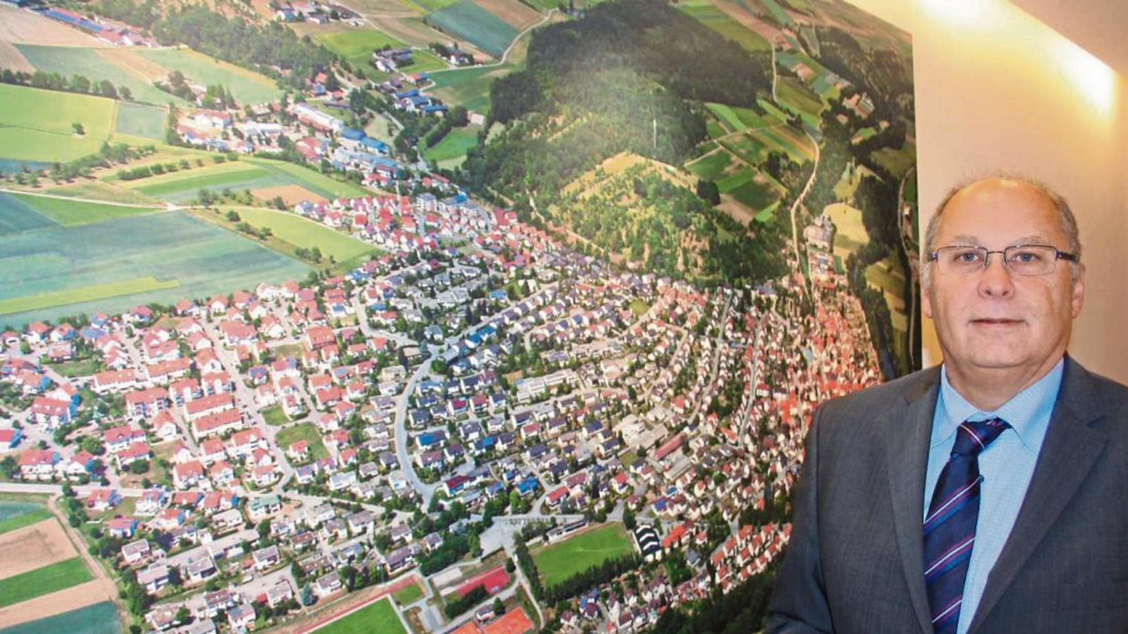 Bürgermeister Werner Somlai berichtet von einem arbeitsintensiven Jahr in Oberriexingen. Fotos: Jähne Bürgermeister Werner Somlai berichtet von einem arbeitsintensiven Jahr in Oberriexingen. Fotos: Jähne