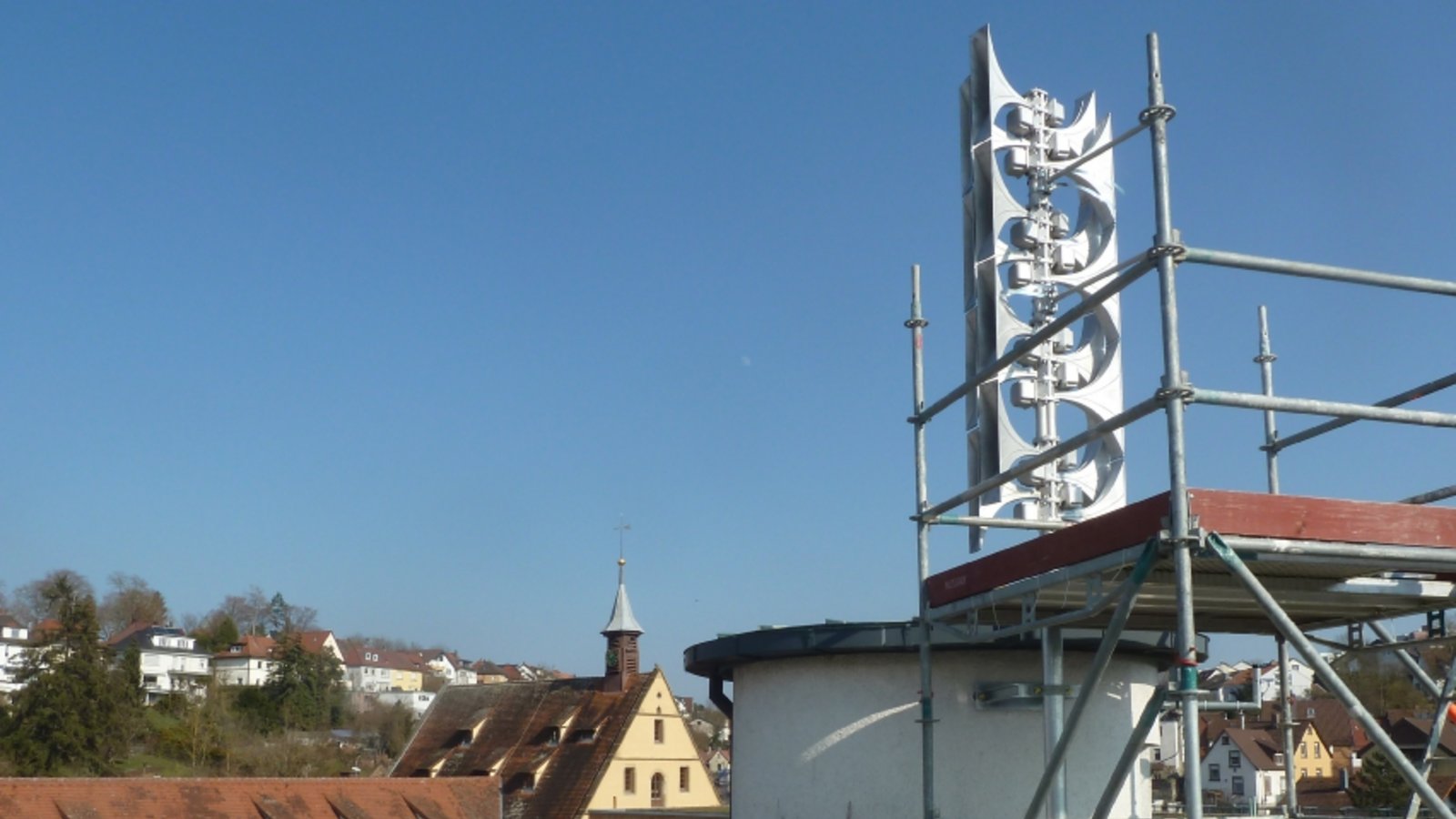 Mühlacker Rathausdach mit neuer Sirene. p Mühlacker Rathausdach mit neuer Sirene. p