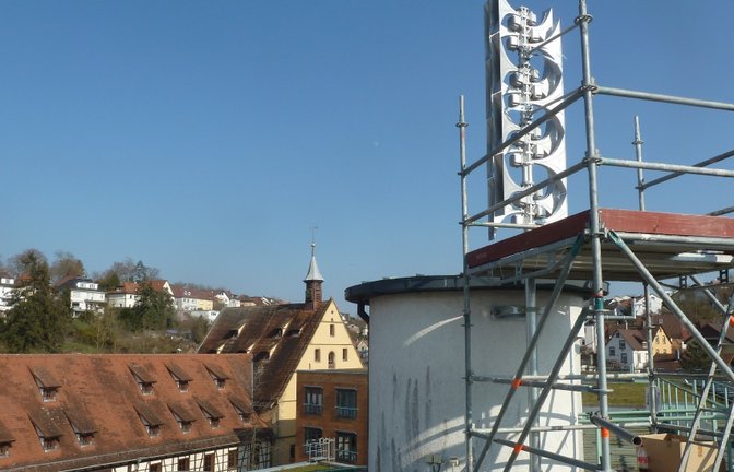 Mühlacker Rathausdach mit neuer Sirene.  p