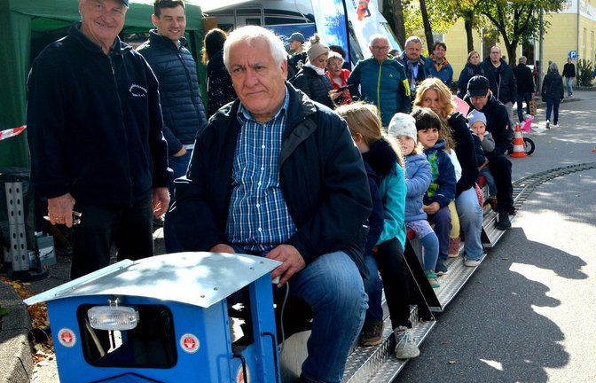 Die Dampfbahnfreunde dürfen nicht fehlen. 