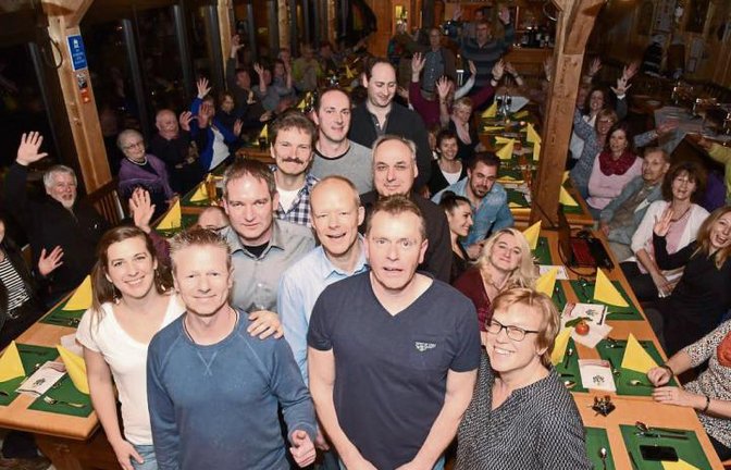Mitglieder des Sportinstituts feiern im Beutelkasten. Foto: p