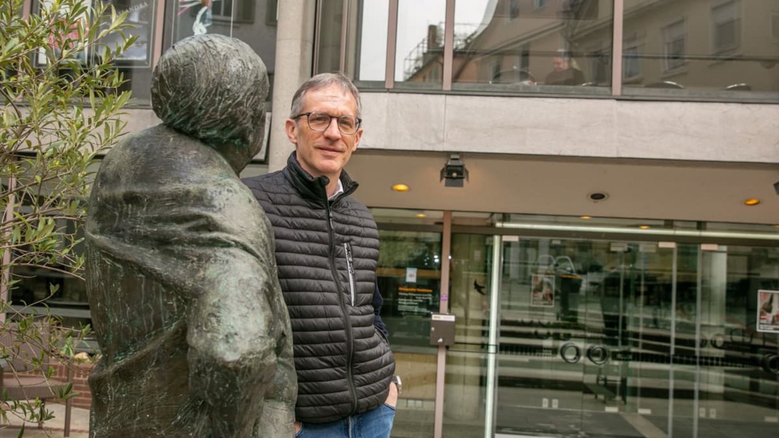 Als Intendant der Esslinger Landesbühne setzt Marcus Grube auf eine „Charme-Offensive“. Die Landestheater sollten sich aus seiner Sixcht selbstbewusster präsentieren.Roberto Bulgrin Als Intendant der Esslinger Landesbühne setzt Marcus Grube auf eine „Charme-Offensive“. Die Landestheater sollten sich aus seiner Sixcht selbstbewusster präsentieren.Roberto Bulgrin